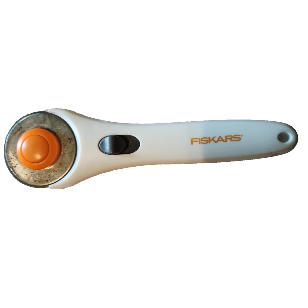 FISKARS 45mm Fashion Stick Rotary Cutter - Berry Sparkle #197954-1001